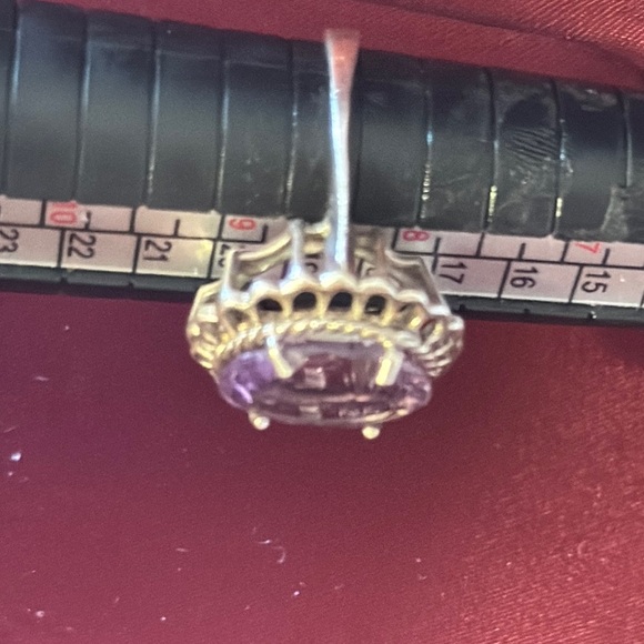 Elegant Purple Gemstone Ring - Picture 5 of 9
